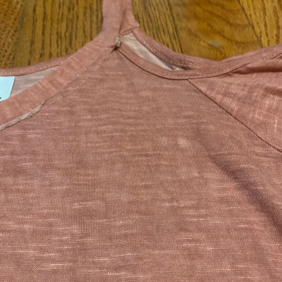 Annli’s Style soft pink cold shoulder top - Picture 3 of 3